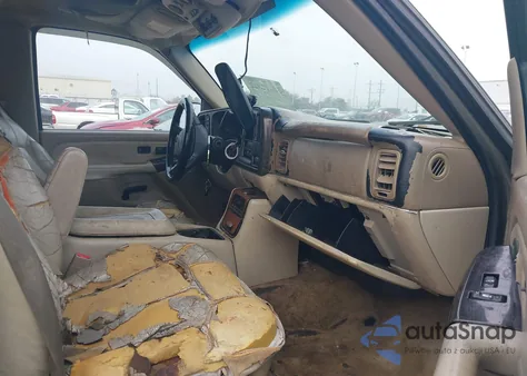 2002 Chevrolet Suburban Z71 из США, поврежденный, VIN 3GNFK16Z12G302970